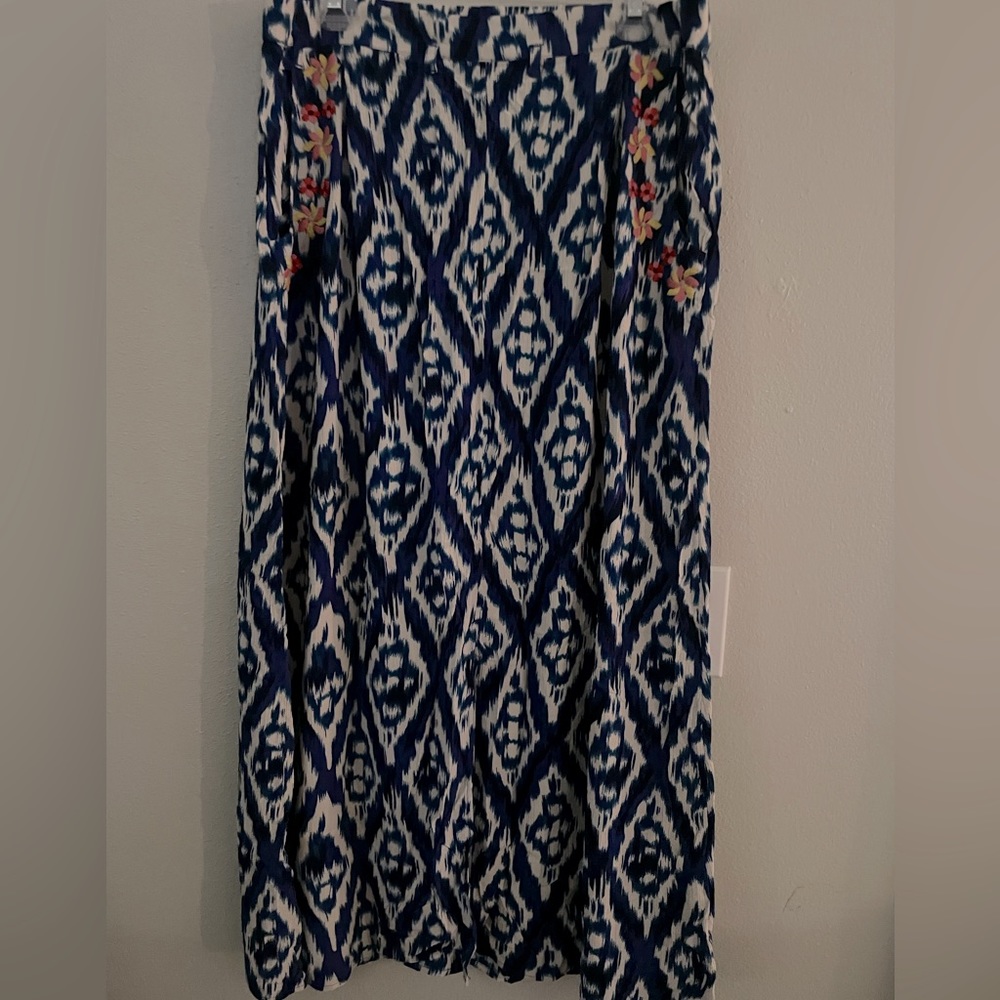 Maxi Skirt Navy/White Pattern w/ floral embroidery on pockets